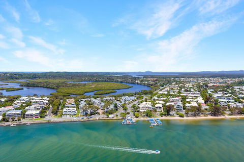Noosa Place Resort - Hotel Accommodation 1
