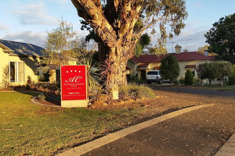 Alexander Cameron Suites - Hotel Accommodation 4