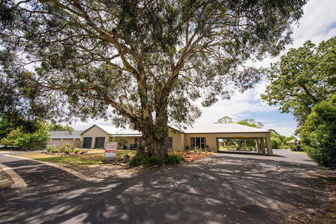 Alexander Cameron Suites - Hotel Accommodation 3