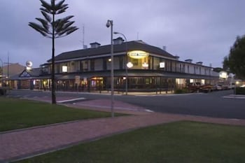 Grand Tasman Hotel - Hotel Accommodation 0
