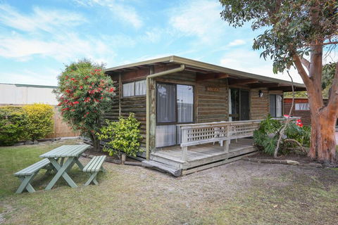 Lazy Acre Log Cabins - Hotel Accommodation 6