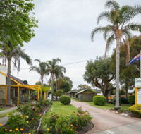 Lazy Acre Log Cabins - Hotel Accommodation