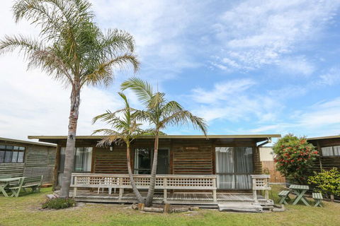 Lazy Acre Log Cabins - Hotel Accommodation 3
