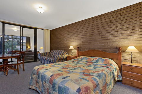 A1 Motels Port Fairy Motel And Apartments - Hotel Accommodation 3
