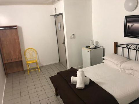 Airlie Waterfront Accommodation - Hotel Accommodation 2