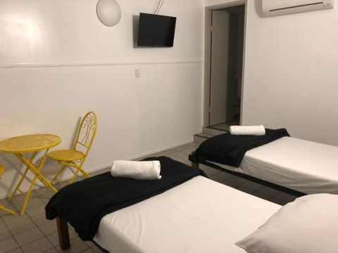 Airlie Waterfront Accommodation - Hotel Accommodation 1