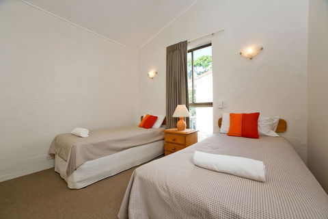 Caralina Court - Hotel Accommodation 2