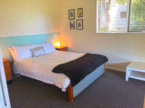 Valley Farm Vineyard Cottages - Hotel Accommodation 5