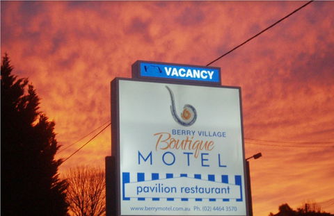 Berry Village Boutique Motel - Hotel Accommodation 4