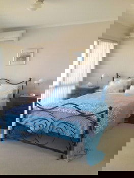 Christies No 1 Esplanade - Hotel Accommodation 2