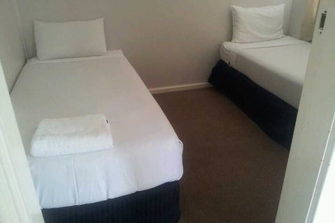 Blue Pacific Motel Swansea - Hotel Accommodation 5