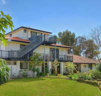 Martin Fields Beach Retreat - Hotel Accommodation