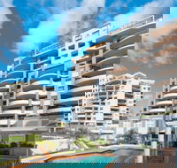 The Oasis Apartments - Hotel Accommodation