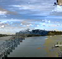 Burnett Riverside Hotel - Hotel Accommodation