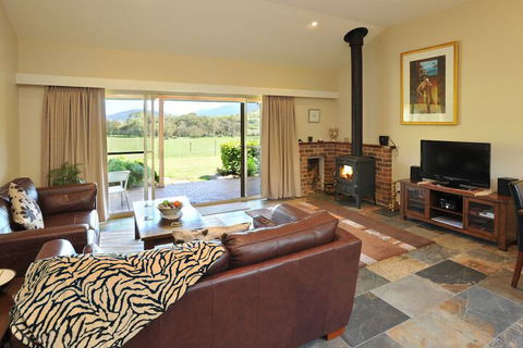 Langbrook Estate Cottages - Hotel Accommodation 4