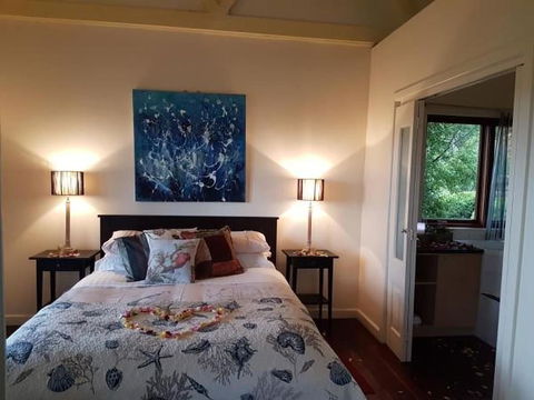 Outlook Hill Vineyard Cottages - Hotel Accommodation 5