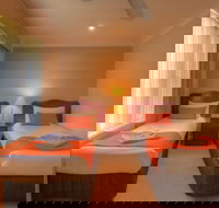 Endeavour Court Motor Inn - Hotel Accommodation