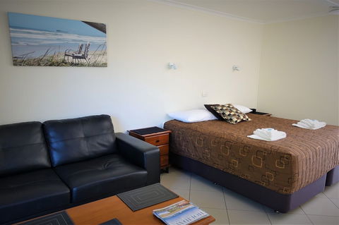 Pacific Palms Motor Inn - Hotel Accommodation 3