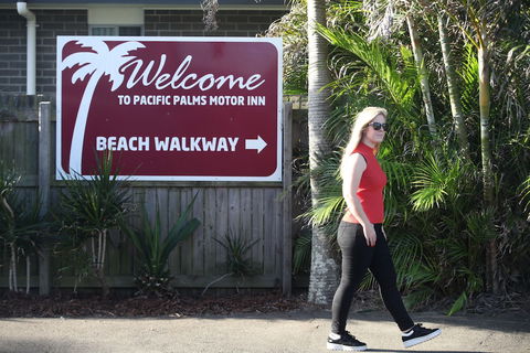 Pacific Palms Motor Inn - Hotel Accommodation 1