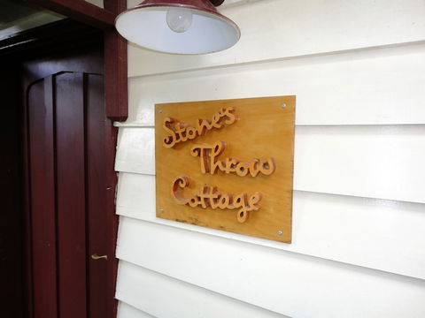Stones Throw Cottage Bed & Breakfast - Hotel Accommodation 0