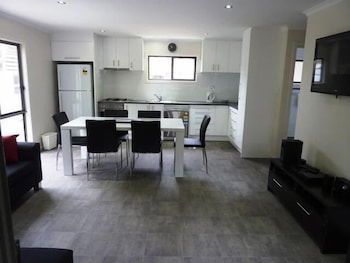 Garden Of Eden Caravan Park - Hotel Accommodation 3