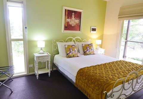 Apple Tree Cottage & Studio - Hotel Accommodation 3