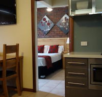 Glenelg Gateway Apartments - Hotel Accommodation
