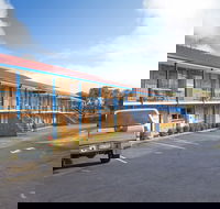 Blue Whale Motor Inn  Apartments - Hotel Accommodation