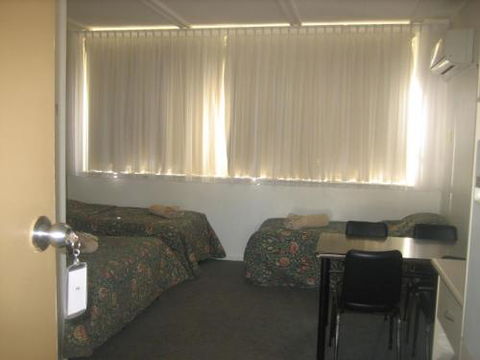 Golden Hills Motel - Hotel Accommodation 5