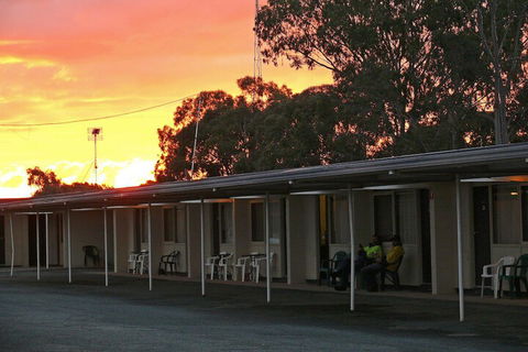 Charles Sturt Motor Inn West Wyalong - Hotel Accommodation 4