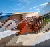 Golden Country Motel  Caravan Park - Hotel Accommodation