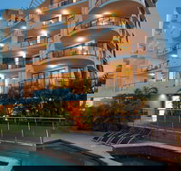 Meridian Alex Beach Apartments - Hotel Accommodation