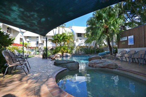 Raintrees On Moffat Beach - Hotel Accommodation 4