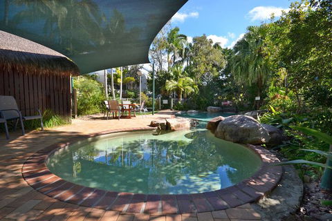 Raintrees On Moffat Beach - Hotel Accommodation 2