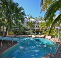 Raintrees on Moffat Beach - Hotel Accommodation