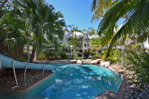 Raintrees On Moffat Beach - Hotel Accommodation 0