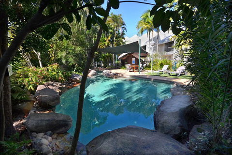 Raintrees On Moffat Beach - Hotel Accommodation 5