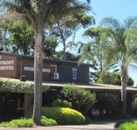 Lakes Waterfront Motel  Holiday Cottages - Hotel Accommodation