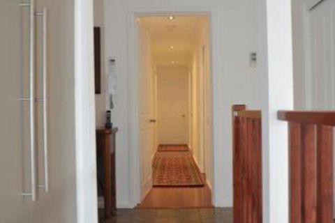 The Pommy Tree - Hotel Accommodation 3