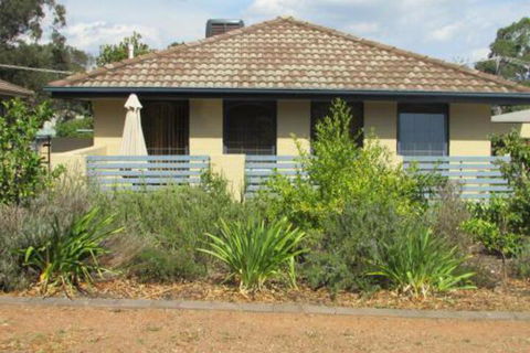The Pommy Tree - Hotel Accommodation 4