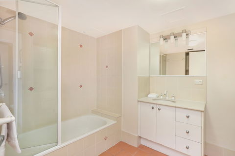 Palmerston Tower Holiday Apartments - Hotel Accommodation 1
