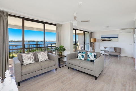 Palmerston Tower Holiday Apartments - Hotel Accommodation 6
