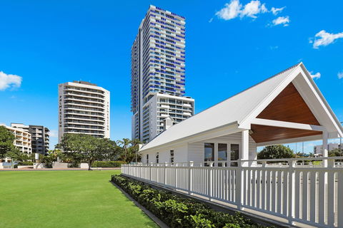 Palmerston Tower Holiday Apartments - Hotel Accommodation 0