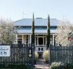La Maison St. Arnaud - Hotel Accommodation