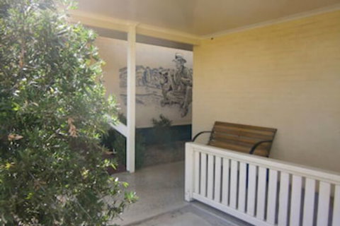 Kellys Motel Oakey - Hotel Accommodation 0
