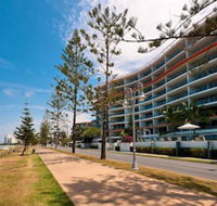 Silvershore Apartments on the Broadwater - Hotel Accommodation