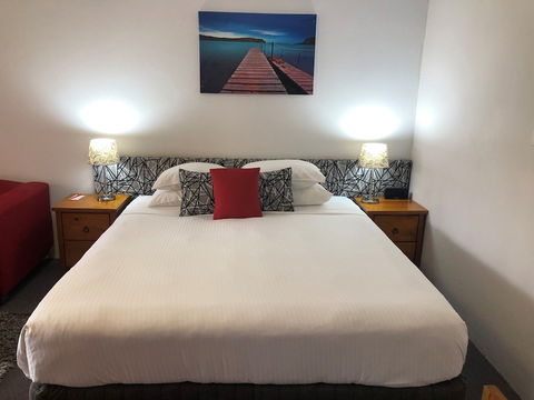 Avaleen Lodge Motor Inn - Hotel Accommodation 6