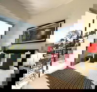 The Waves Apartments - Hotel Accommodation