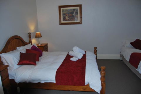 Jacaranda Cottage - Hotel Accommodation 4