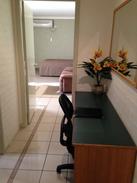Francis Phillip Motor Inn - Hotel Accommodation 6
